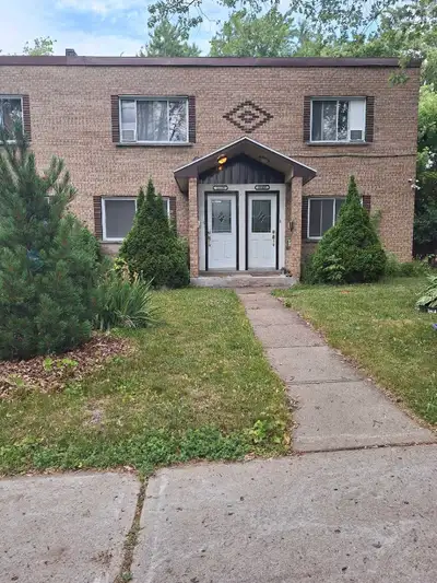 Studio ou 2/2 à louer 1185 dollars.
