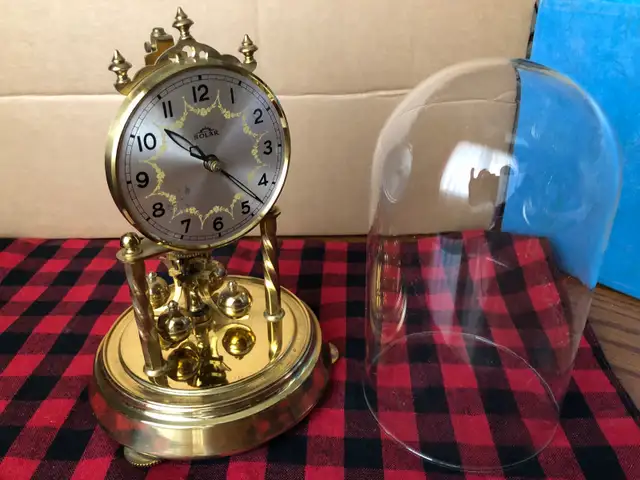 Vintage antique, pendulum clock in Home Décor & Accents in Markham / York Region - Image 4