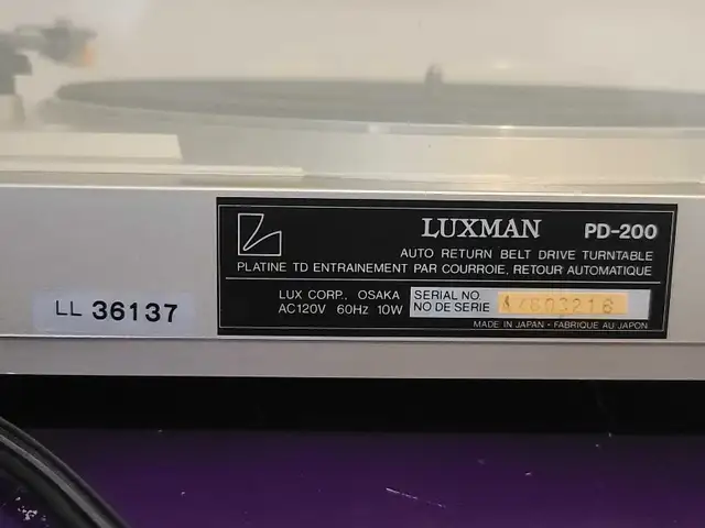 Luxman turntable560638874647930883