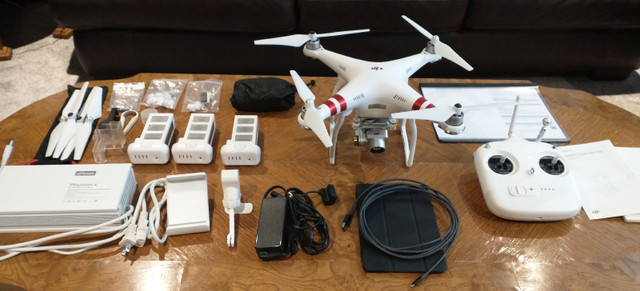 DJI Phantom 3 with iPad in Cameras & Camcorders in Brantford