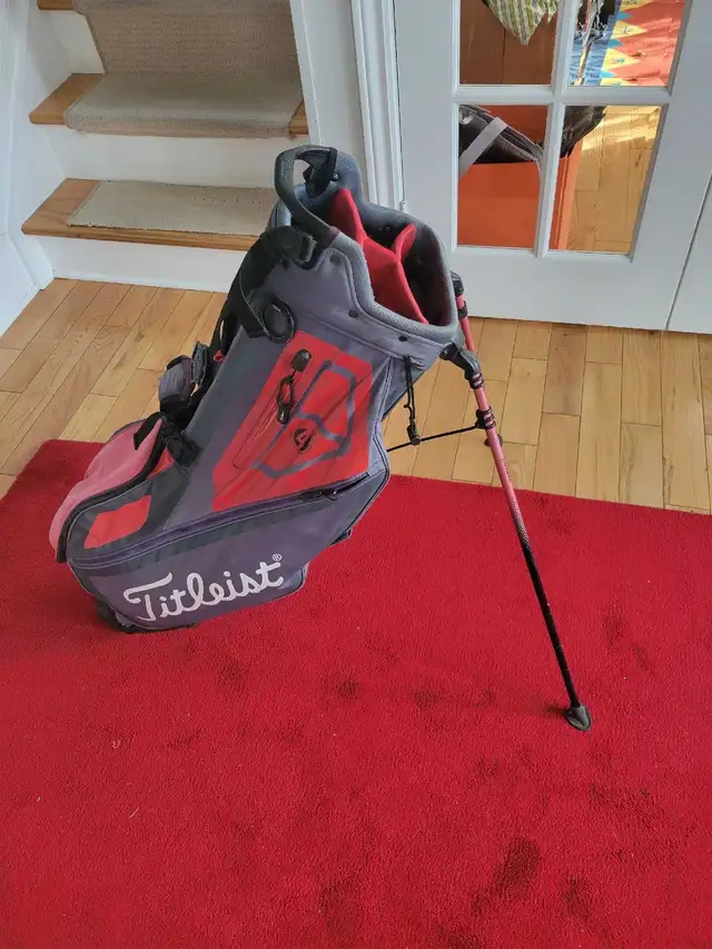 Titleist Golf Bag in Golf in Ottawa - Image 5