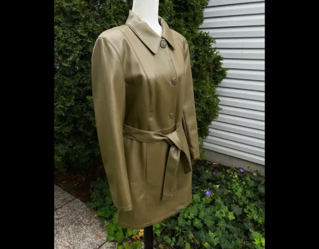 Olive leatherette coat with belt-oversized style, or not in Women's - Tops & Outerwear in Ottawa - Image 2