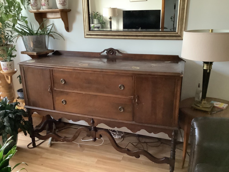 Vaisselier et commode antiques.Très propres. Buffets et vaisseliers