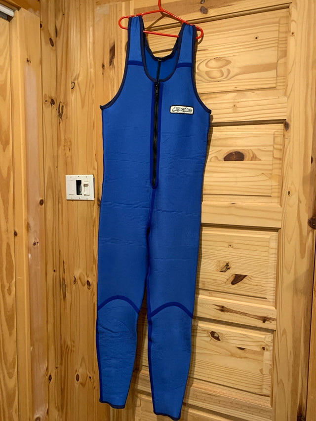 Wet suit dans Sports nautiques  à Val-d'Or