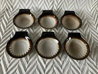 6 Vintage Beauce Ceramic Scallop Shell Dishes. These vintage scallop shell dishes are in very good c...