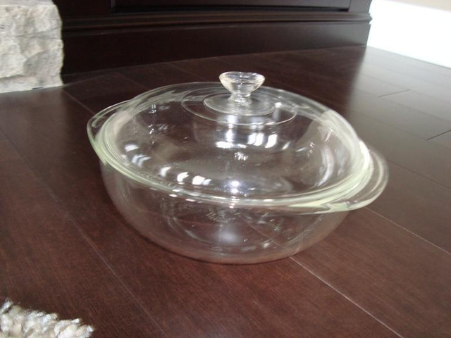Set of 3 Glassware Items- Coffee Carafe, ase, Pyrex Dish $5/all in Kitchen & Dining Wares in Kitchener / Waterloo - Image 4