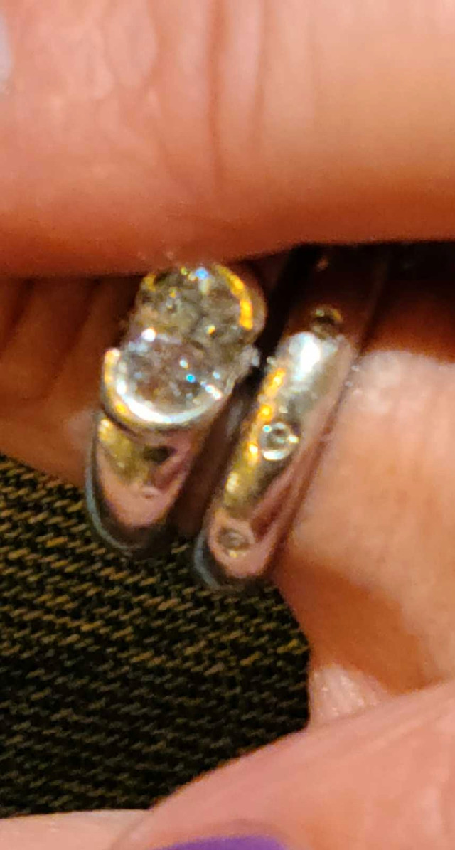 Women's Engagement and Wedding rings LOST in Lost & Found in City of Toronto