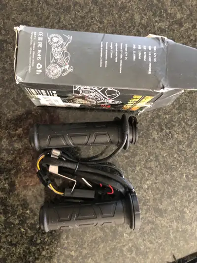 12V heated grips. Integrated power switch Power balancer. Can also be used on snowmobile.
