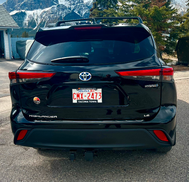 2022 Toyota Highlander Hybrid AWD in Cars & Trucks in Calgary - Image 4