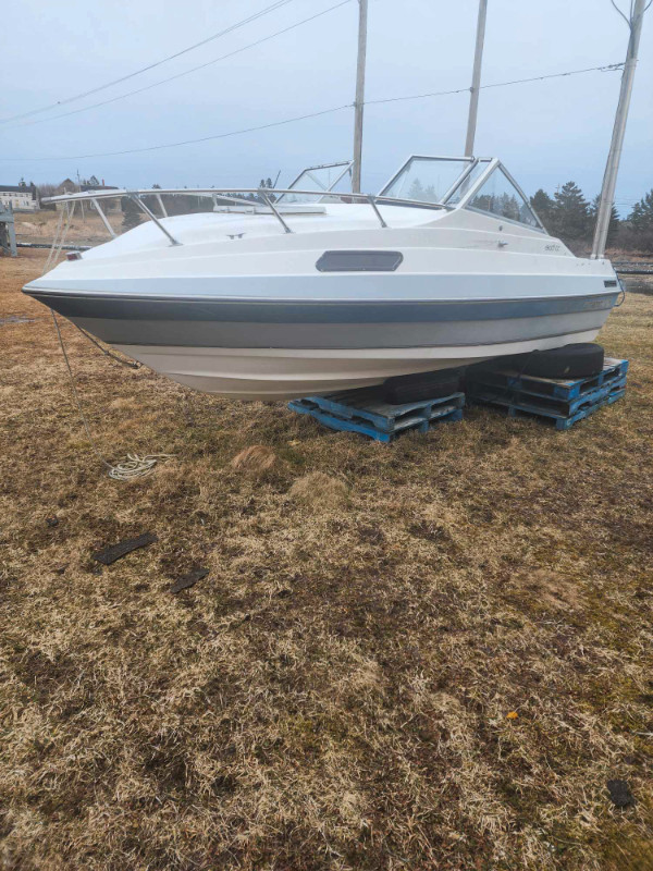 Inboard Speed Boat in Powerboats & Motorboats in Yarmouth