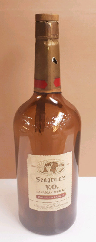 Vintage ONE U.S. Gallon Seagrams VO Liquor Bottle in Arts & Collectibles in Leamington