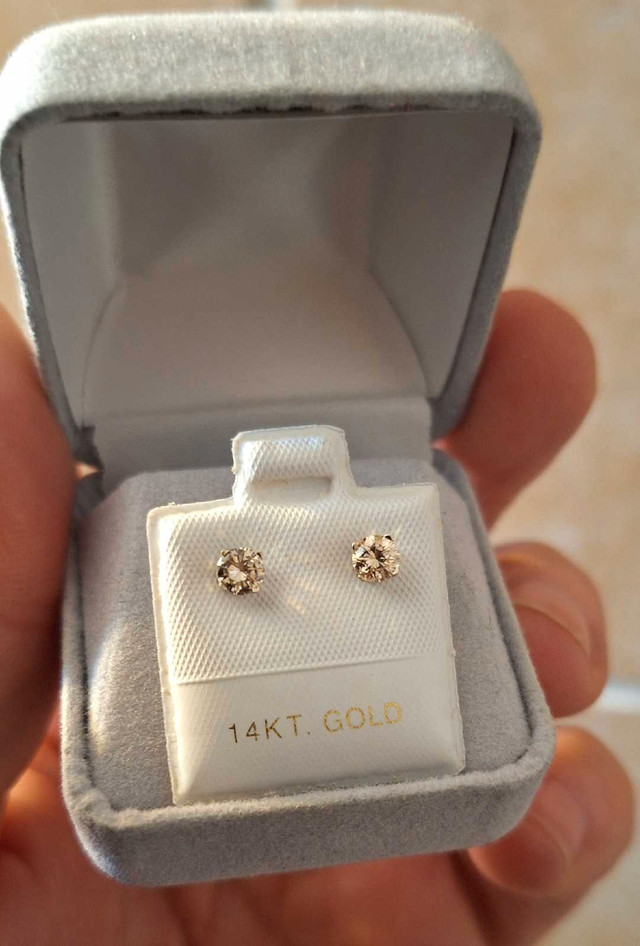 New .48ct tw diamond earrings with 14kt gold  in Jewellery & Watches in Calgary - Image 4