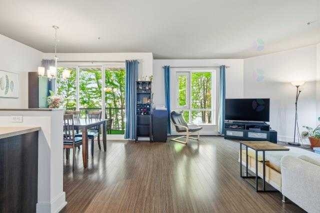 Rare sur le marché : Condo avec 2 stationnements intérieur — photo 1