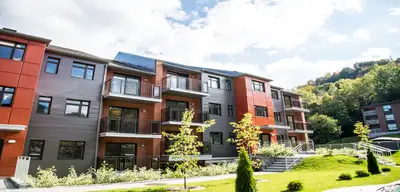 Plusieurs logements abordables disponibles à la location à Saint Adèle. Interloge propose des logeme...