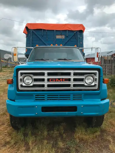 14’9” x 8’ x 4’3” wood box with double ram Harsh hoist. Plumbed for drill fill. Dual gas tanks. 350...