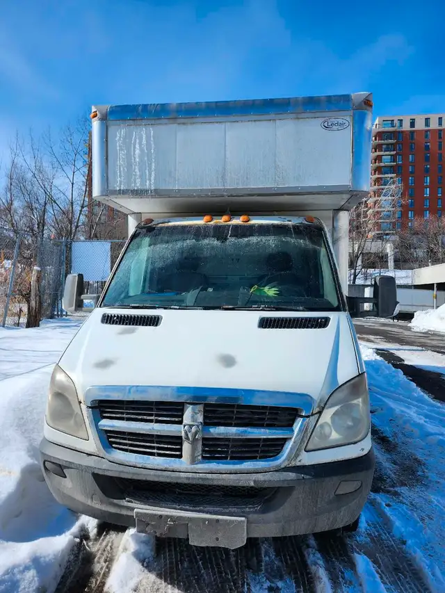Looking for contract  in Drivers & Security in City of Montréal - Image 3