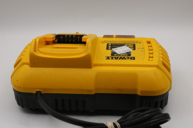 DEWALT FLEXVOLT 20V MAX* Charger, Rapid Charge (DCB118) (#38604- in Power Tools in City of Halifax - Image 3