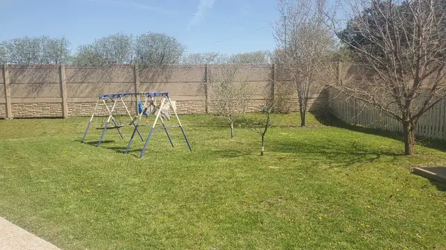 Lawn Mowing Service (Residential & Commercial) in Lawn, Tree Maintenance & Eavestrough in Mississauga / Peel Region - Image 8