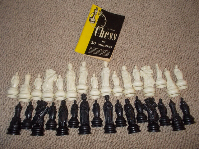 ANRI/E.S. Lowe Chess Set and 1955 Beginner's Chess Book in Toys & Games in London