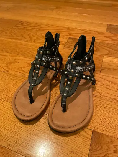 Justice sandals Located 15 minutes outside of London. Between London and strathroy. Must be able to...