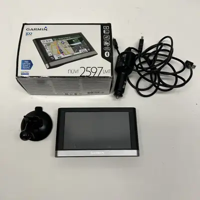 GPS Garmin Nüvi 2597 lmt, en très bon état,écran tactile de 5 pouces, avec bluetooth, commande vocal...