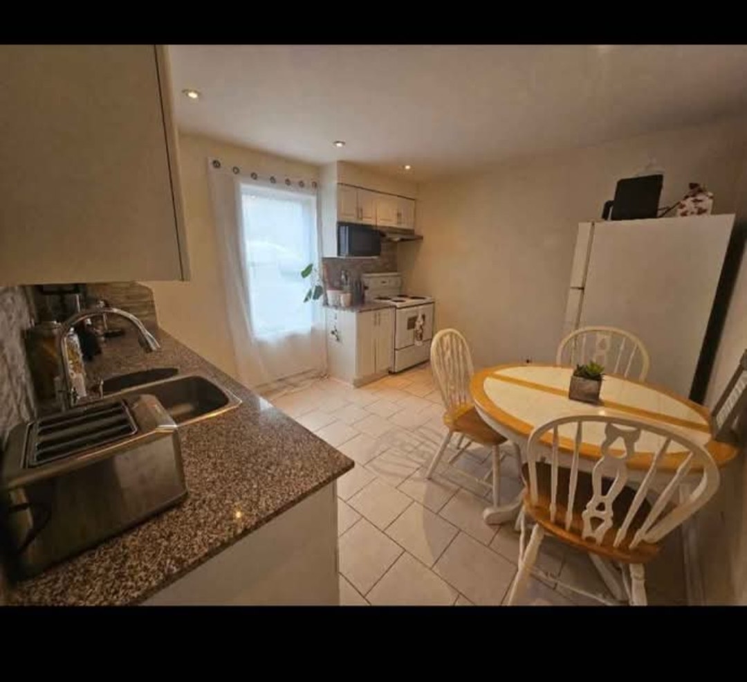 20 Av. Hillcrest #4 — photo 2