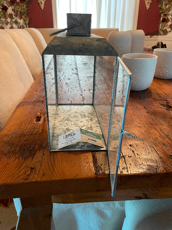 Glass lantern in Home Décor & Accents in Oakville / Halton Region - Image 2