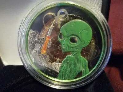 Alien Space Green 1oz Glow in the Dark .Pure Silver Coin. Very rare, the mintage is only 250 coins....
