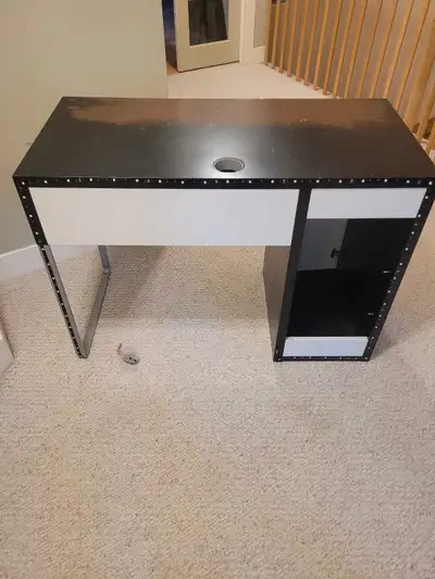 Office desk, give me a reasonable price.