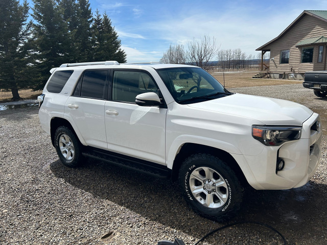 2017 Toyota 4Runner SR5 4WD in Cars & Trucks in Red Deer - Image 2