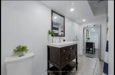 Property description Bachelor / Studio basement apartment in a quiet and strategic location. Separat...