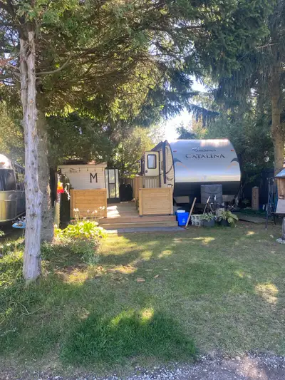 33’ 2016-2018 Coachman trailer. Sleeps 9 people. Two slide outs. Comes with a bbq and smoker. Locate...