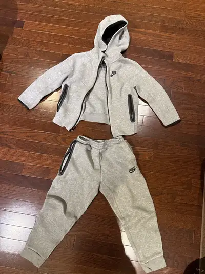 Nike tech youth , View more