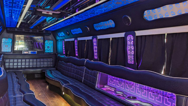 Party Bus for sale  dans Autre  à Ville de Montréal - Image 2