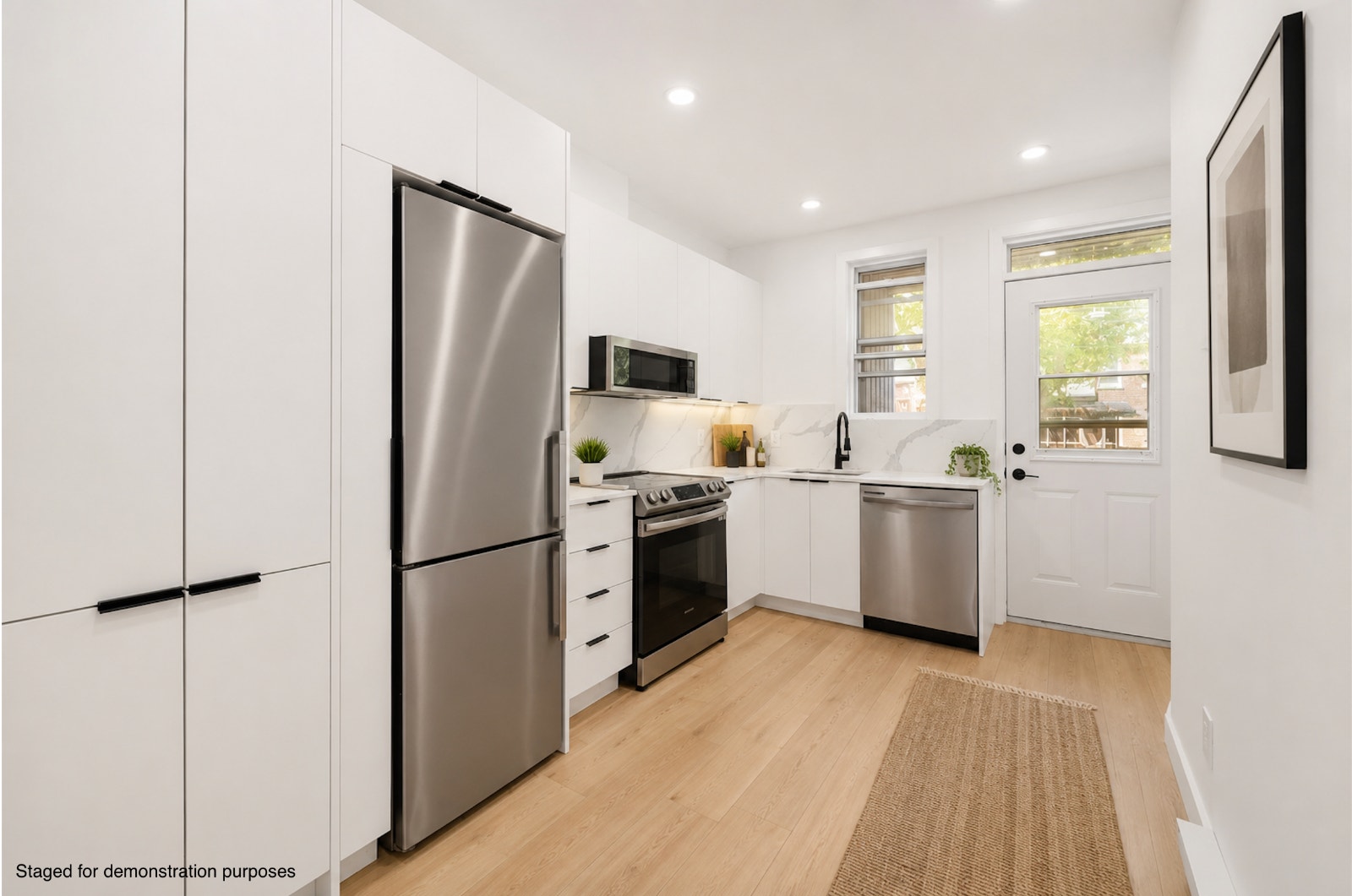 Immense 3 chambres rénové avec cour – Lachine – libre 1er août — photo 1