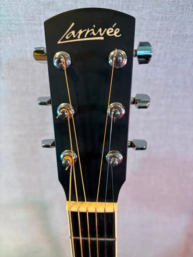 Larrivee OOV-03MH Vintage Sunburst in Guitars in Calgary - Image 3
