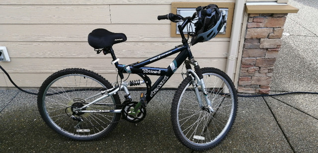 Bicycle in Road in Comox / Courtenay / Cumberland