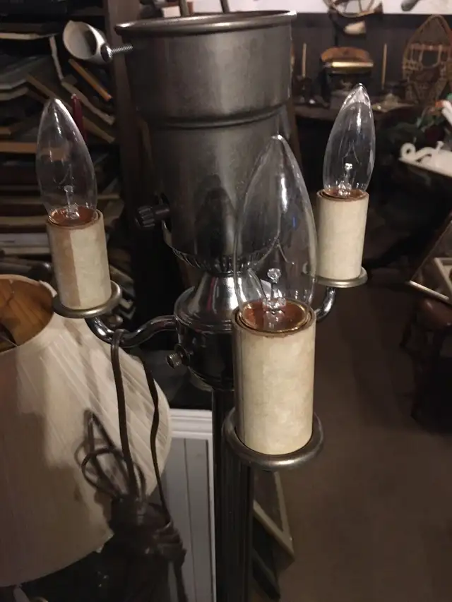 Vintage floor lamp in Arts & Collectibles in Ottawa - Image 4