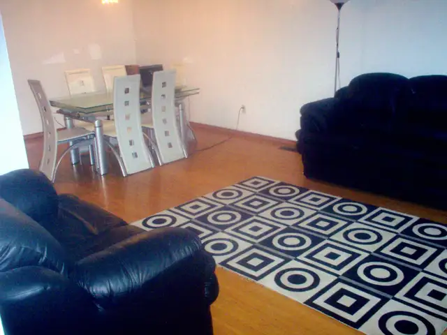 MAIN FLOOR Beautiful bright large 3bdrm - FREE Cable iNet - MAR1