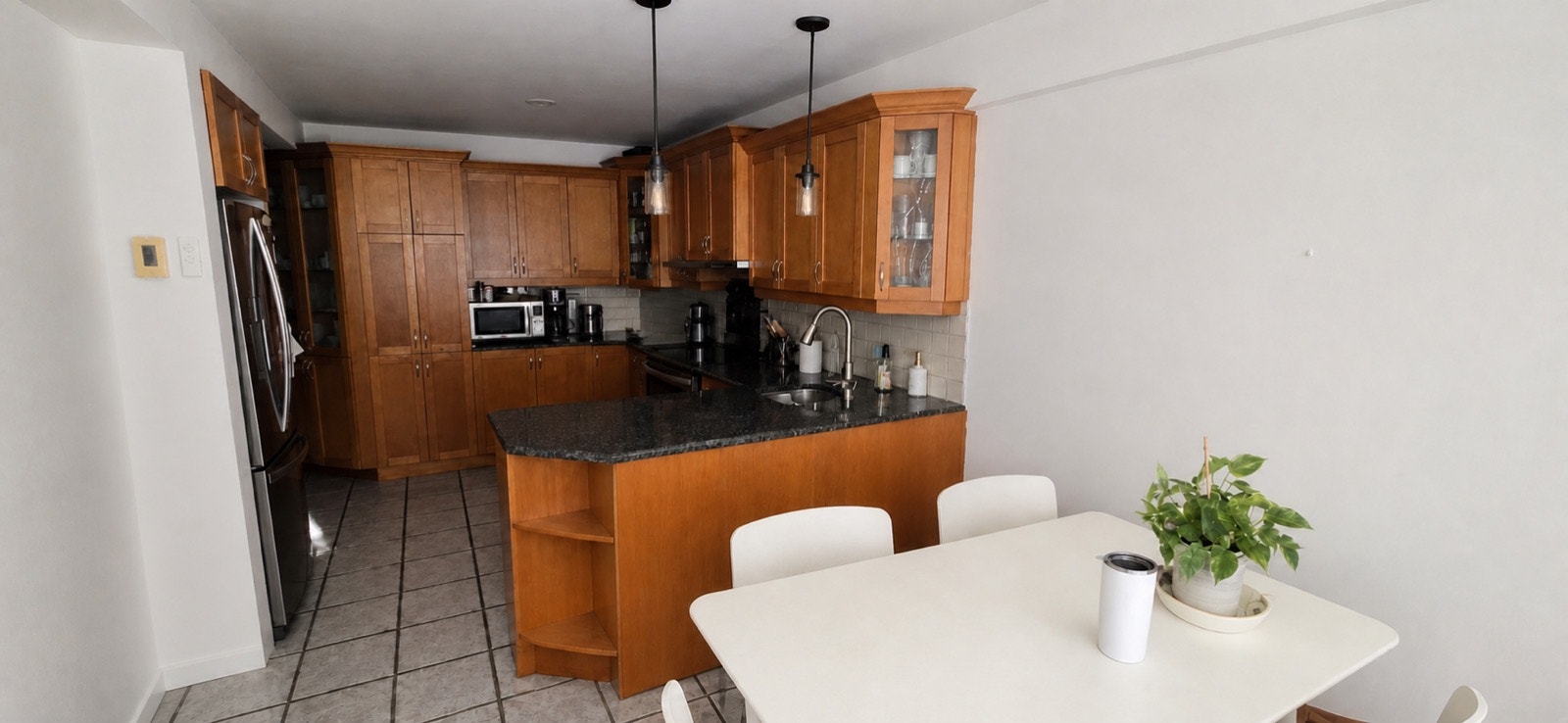 Spacious & Bright 5 1/2 in Lasalle — photo 2