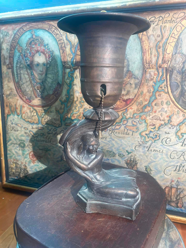 ANOTHER VINTAGE METAL TABLE LAMP? YES.  LADY HOLDING UP HER HAIR in Arts & Collectibles in Mississauga / Peel Region - Image 2