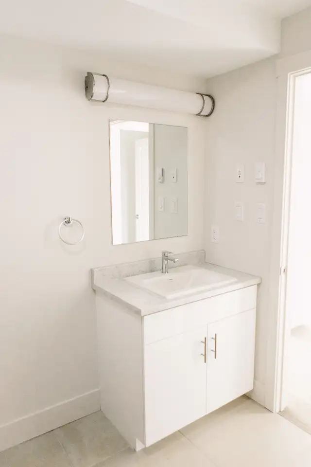 4th Floor Modern Unit Available on Cliffe St in Long Term Rentals in Fredericton - Image 5