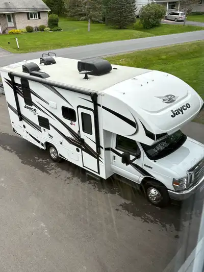 Jayco 22CF 25' 2023 39000km ford 7.3 vortex 8 cylinder sleep 6 , onan gen 4kw, 4 manual stabilizer,...