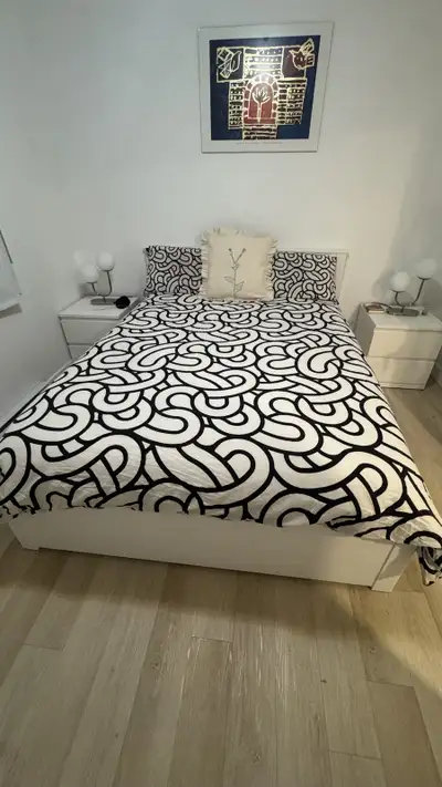 Grand Lit (queen) songesand + 4 tiroirs, View more