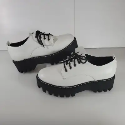 Bamboo Lug Sole Women's Platform Shoes Size 9 -  Bamboo 41089-2, View more