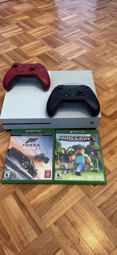 XBOX ONE S ( 2 manette 2 jeux ) Négociable, View more