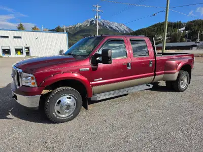 Take a look at this well-cared-for and regularly maintained two-owner Super Duty Dually! The interio...
