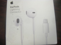 Apple Earpods with Lightning Connector. Remote Mic. Vol Control