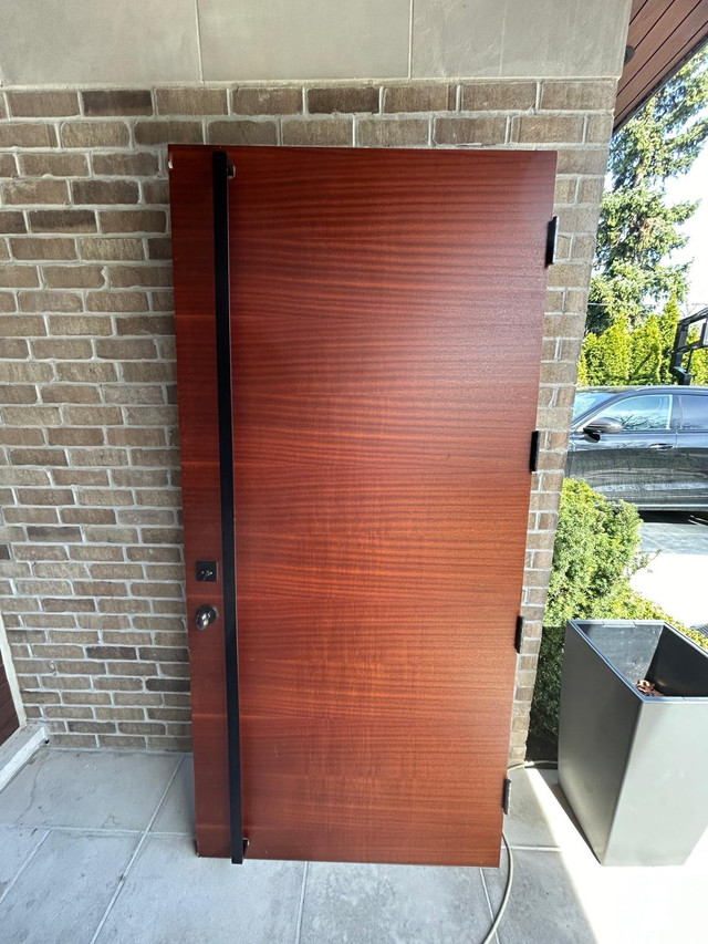 Solid wood door in good condition  in Windows, Doors & Trim in La Ronge - Image 2