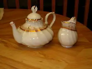 Pyrex ,dishware, vision , pots ,Aluminum pots in Kitchen & Dining Wares in Winnipeg - Image 6